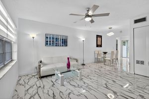 5 ABBEY LN 204, DELRAY BEACH, FL