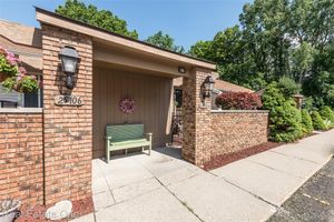 25104 HAMILTON CT # 4, SOUTH LYON, MI