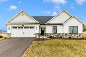 6215 OAK LEAF LN N, FAYETTEVILLE, PA
