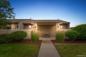 62402 RALEIGH CT UNIT 6, SOUTH LYON, MI