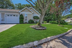 240 GLEN DR, RIDGE, NY