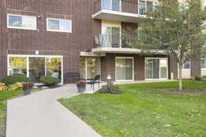 5300 WALNUT AVE 18E, DOWNERS GROVE, IL