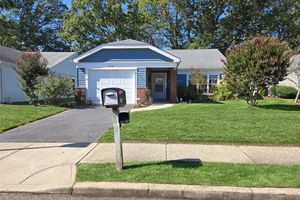 144 EDINBURGH DR, RIDGE, NY