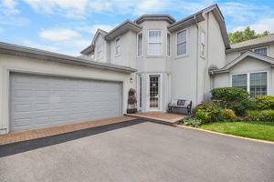 708 BALFOUR PL, MELVILLE, NY