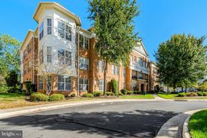 8600 LIBERTY TRL UNIT 201, MANASSAS, VA