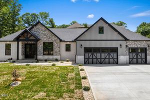 300 SKIATOOK CIR, LOUDON, TN
