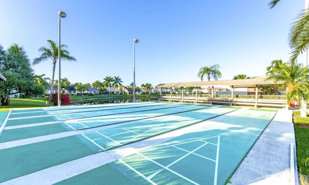 6 Shuffleboard Courts