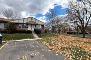 25124 POTOMAC DR # 7, SOUTH LYON, MI