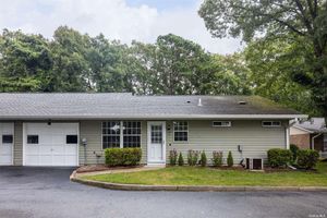 384 WOODBRIDGE DR A, RIDGE, NY