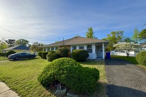 10 CARIBBEAN CT, TOMS RIVER, NJ