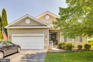 49 CHAMBER LN, COLUMBUS, NJ