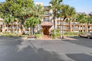 140 LAKE NANCY LN APT 112, WEST PALM BEACH, FL