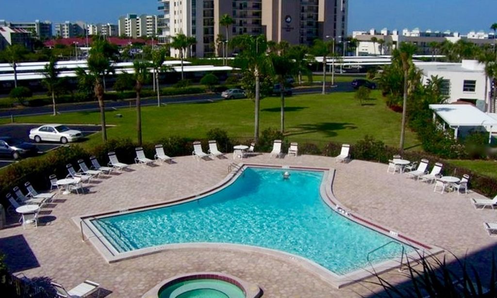 6 heated Outdoor Pools & 2 Spas