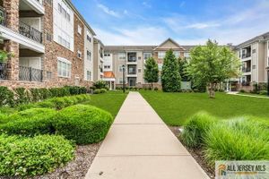 7203 MINUTEMAN LN, SOMERSET, NJ