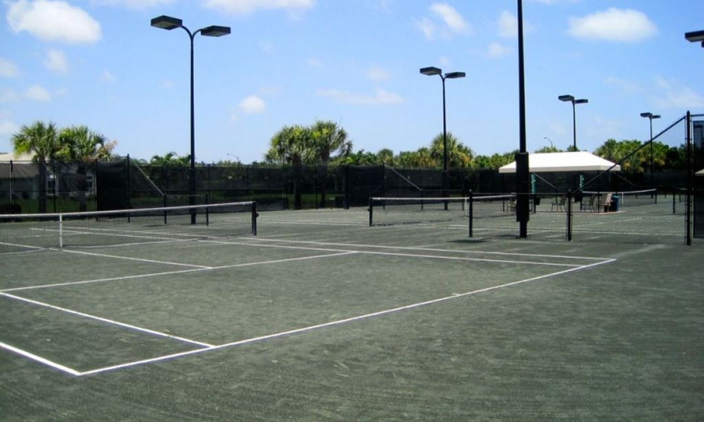 7 Tennis Courts