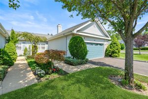 575 MIRROR POND CT, MORICHES, NY