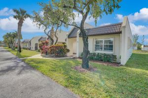 122 LAKE REBECCA DR, WEST PALM BEACH, FL