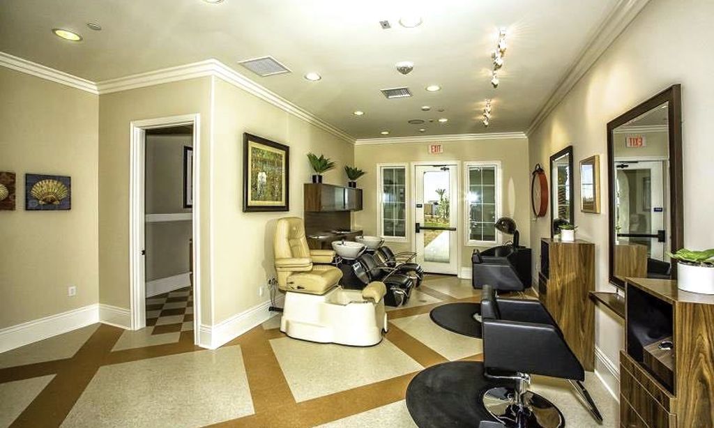 Beauty Salon & Massage Room