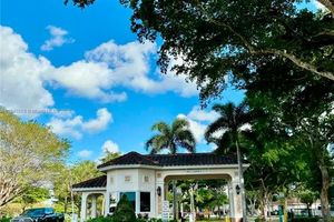 900 SAINT CHARLES PL APT 316, PEMBROKE PINES, FL