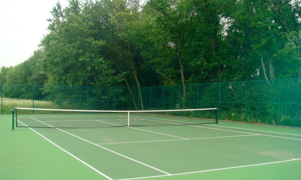 2 Tennis Courts