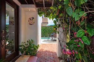 515 BAY VILLAS LN, NAPLES, FL
