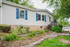 402 DEERFIELD CT, HENDERSONVILLE, NC