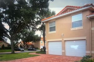 5373 COMPASS PT # 1, OXFORD, FL