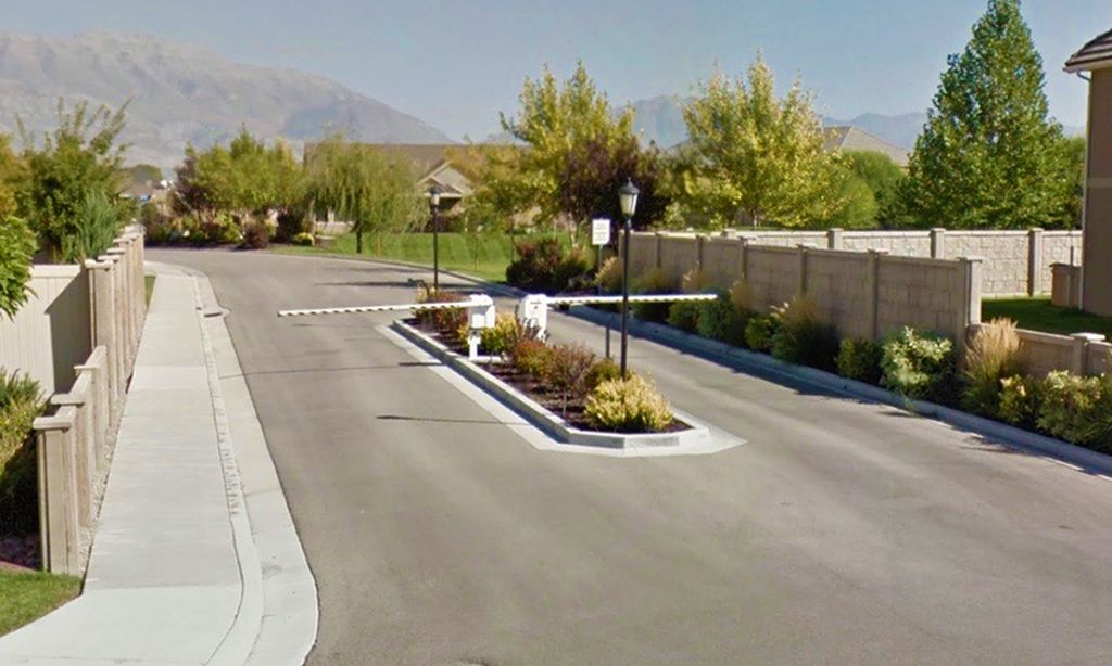 Partially Gated Entrance