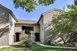25 SHORELINE RD B, LAKE BARRINGTON, IL