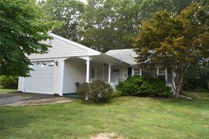 193 BERKSHIRE DR, RIDGE, NY