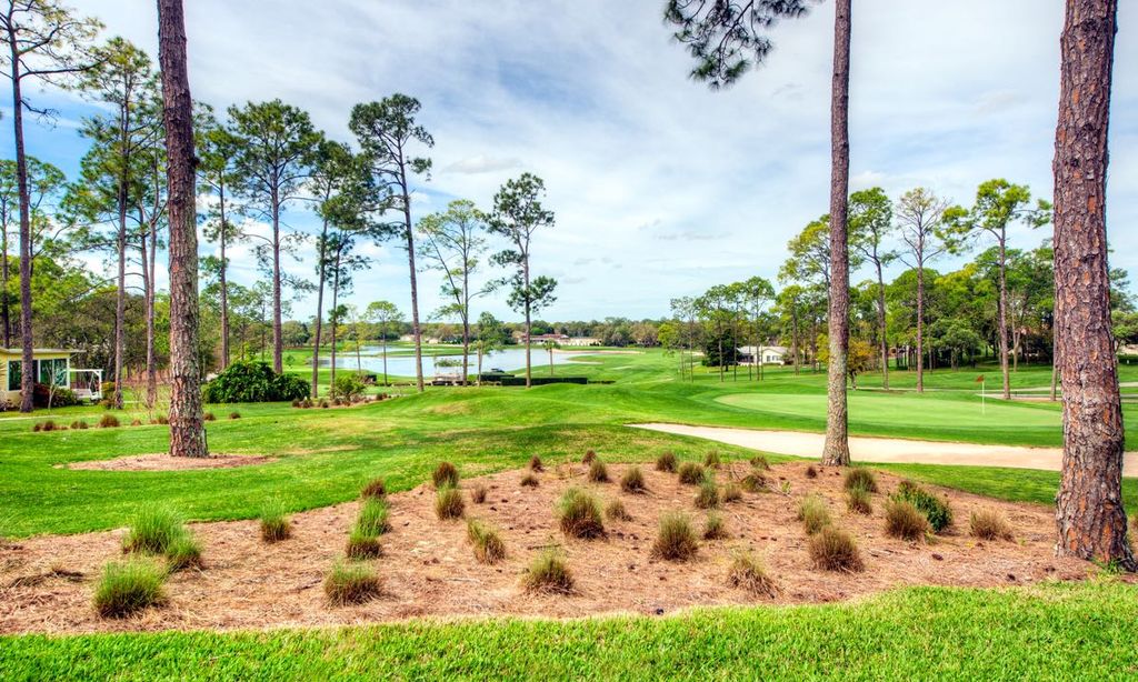 The Lakes 18-Hole Executive Golf Course