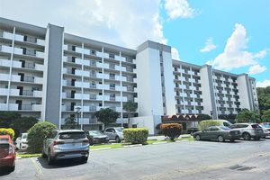 5860 NW 44TH ST 412, LAUDERHILL, FL