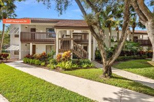 10187 MANGROVE DR APT 201, BOYNTON BEACH, FL