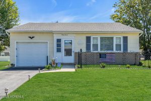 37 CARLISLE RD, TOMS RIVER, NJ