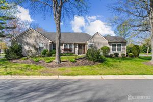 33 HILLSBOROUGH DR, MONROE, NJ