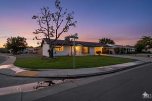 6201 BEL AIRE WAY, BAKERSFIELD, CA