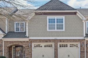 8513 LOXTON CIR, CHARLOTTE, NC