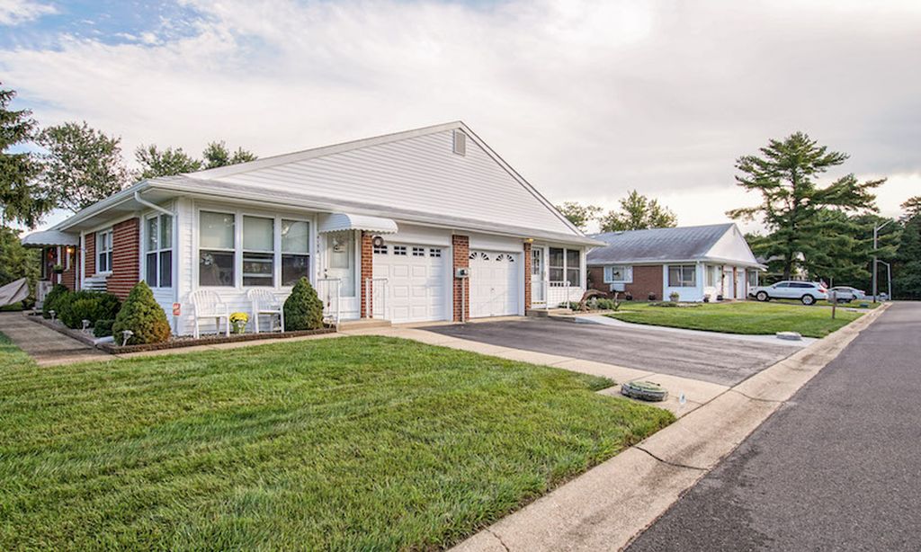 1,016 Attached Homes