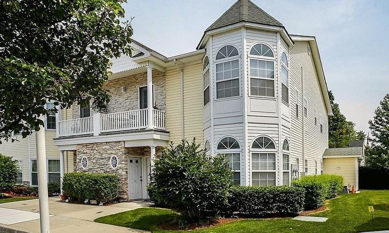 The Villas at Narragansett - Lindhurst, NY