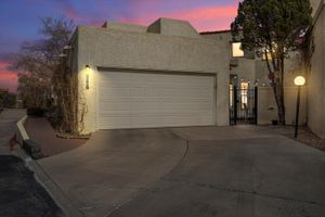582 EASTLAKE DR, RIO RANCHO, NM