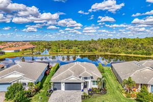 560 MISTIFLOWER CIR, NOKOMIS, FL