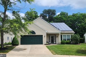 33 SUNSET LN, COLUMBUS, NJ
