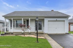 8 THRONBURY CT, TOMS RIVER, NJ
