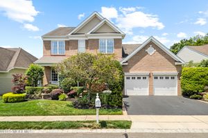 8 TAMARACK RD, MONROE, NJ