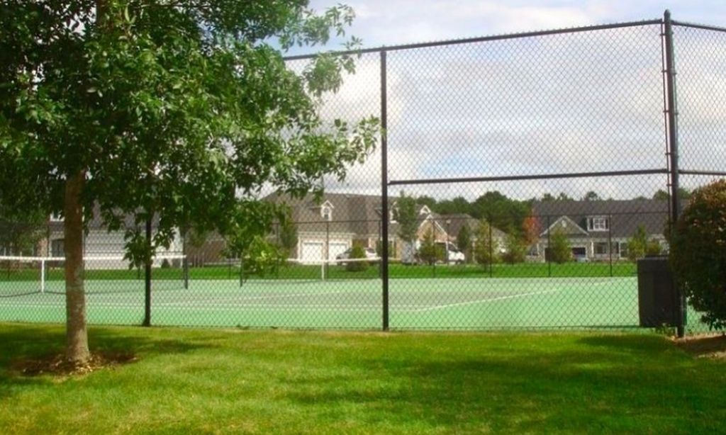 2 Tennis Courts