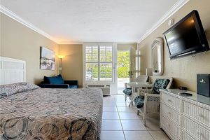 2555 TAMIAMI TRL 111, NAPLES, FL