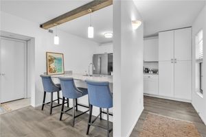 1 PLANTATION DR APT 103, VERO BEACH, FL