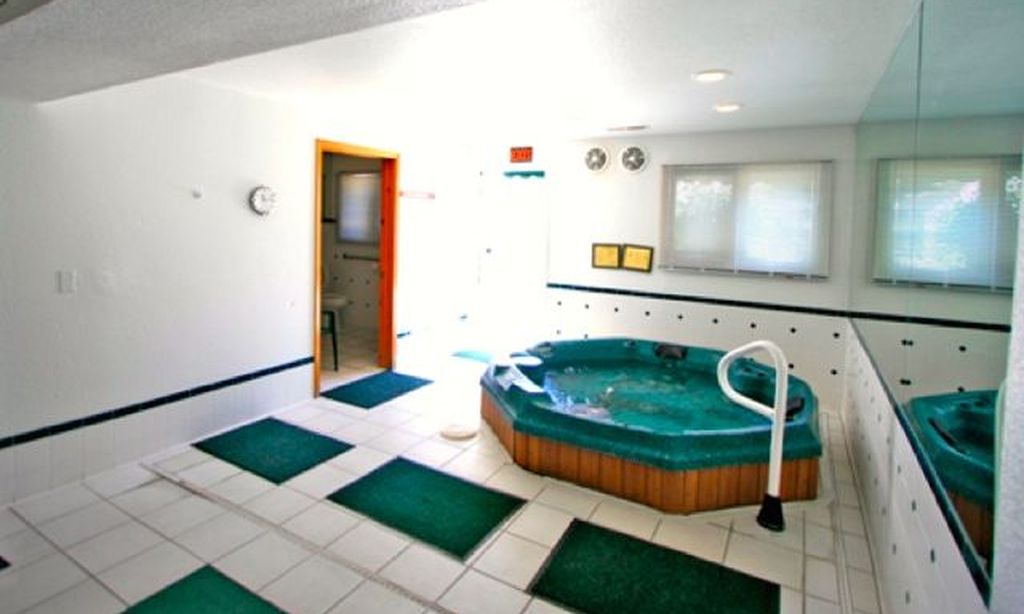 Hot Tub & Sauna