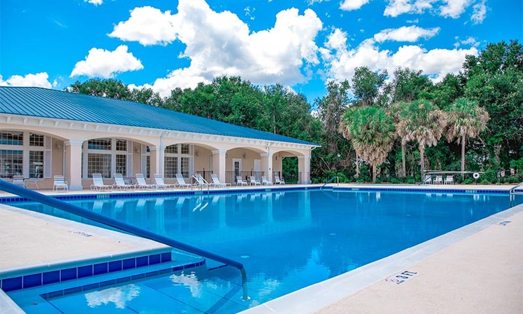 Palm Grove Outdoor Pool