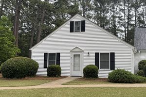 1 VILLAGE GREEN CIR, SOUTHERN PINES, NC